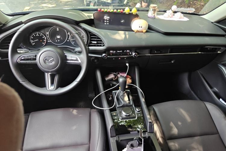 Used Mazda 3 Axela 2023 2.0L Automatic ZhiZhen Edition Center Console