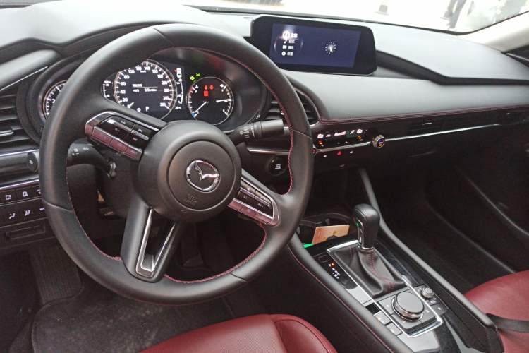 Used Mazda 3 Axela 2023 2.0L Automatic ZhiZhen Edition Center Console