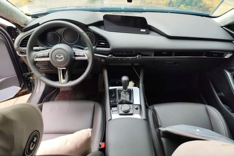 Used Mazda 3 Axela 2023 2.0L Automatic Zhiya Edition Center Console