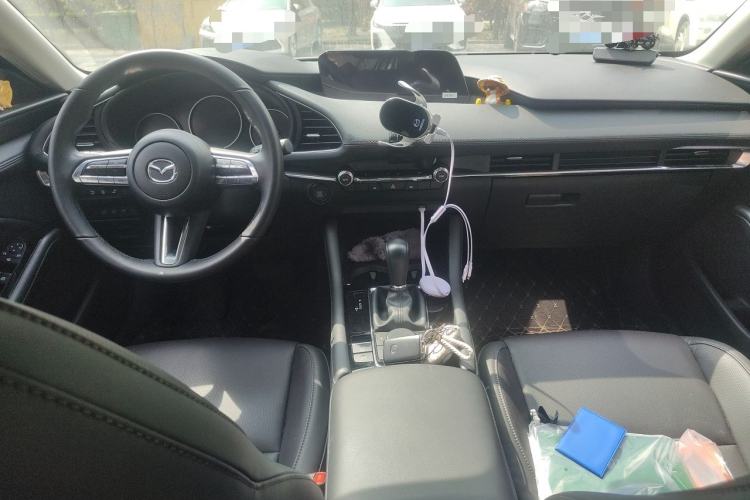 Used Mazda 3 Axela 2023 2.0L Automatic ZhiZhen Edition Center Console