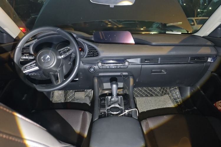 Used Mazda 3 Axela 2023 2.0L Automatic ZhiZhen Edition Center Console