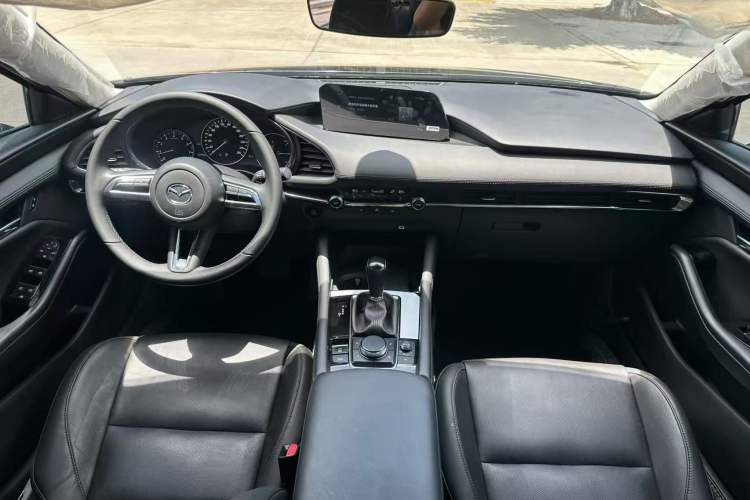 Used Mazda 3 Axela 2023 2.0L Automatic Zhiyao Edition Center Console