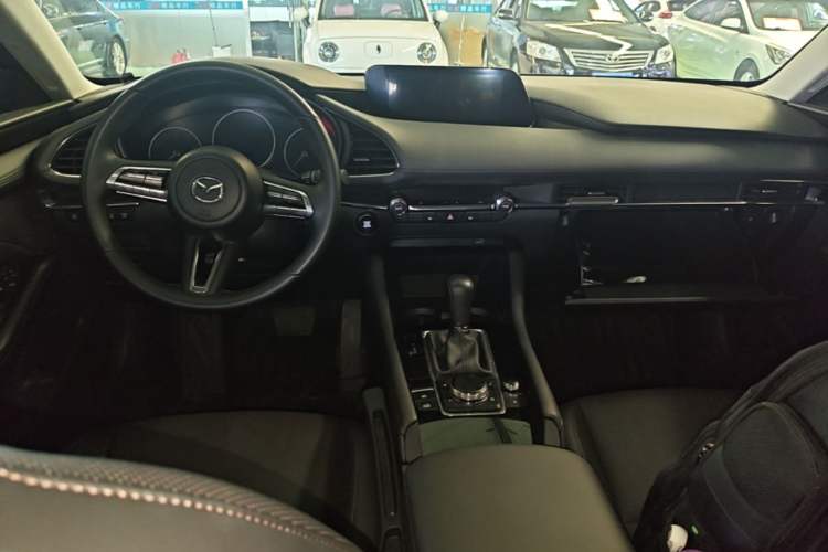 Used Mazda 3 Axela 2023 2.0L Automatic Zhiya Edition Center Console