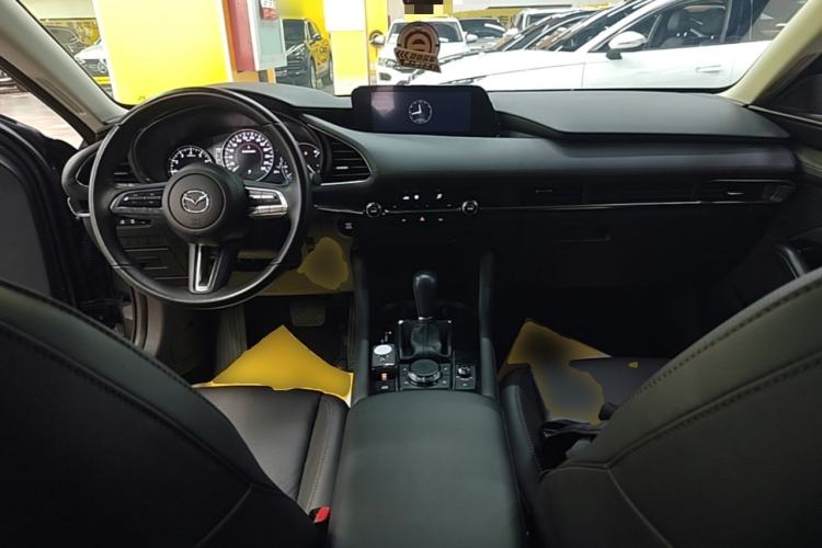 Used Mazda 3 Axela 2023 2.0L Automatic Zhiya Edition Center Console