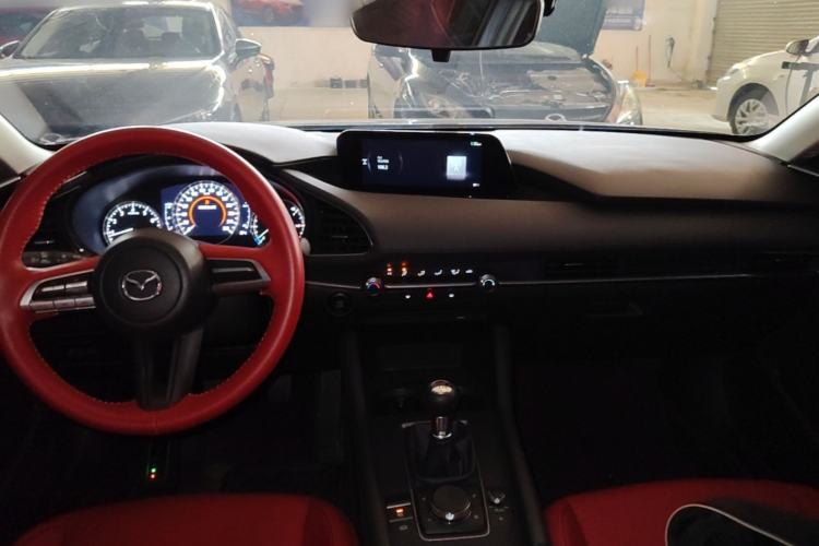 Used Mazda 3 Axela 2023 1.5L Manual ZhiMei Edition Center Console