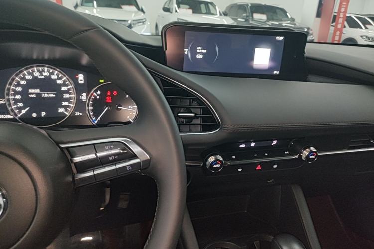 Used Mazda 3 Axela 2023 2.0L Automatic Zhiya Edition Center Console