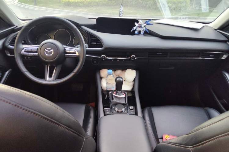 Used Mazda 3 Axela 2023 2.0L Automatic ZhiXuan Edition Center Console
