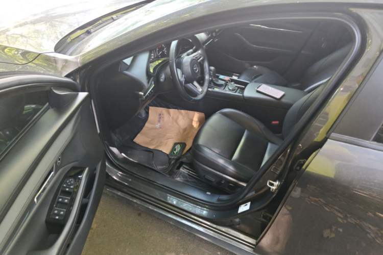 Used Mazda 3 Axela 2023 2.0L Automatic ZhiZhen Edition Driver Seat