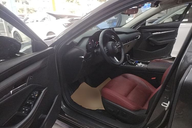 Used Mazda 3 Axela 2023 2.0L Automatic ZhiZhen Edition Driver Seat