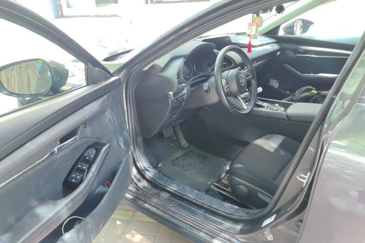 Used Mazda 3 Axela 2023 2.0L Automatic ZhiXuan Edition Driver Seat