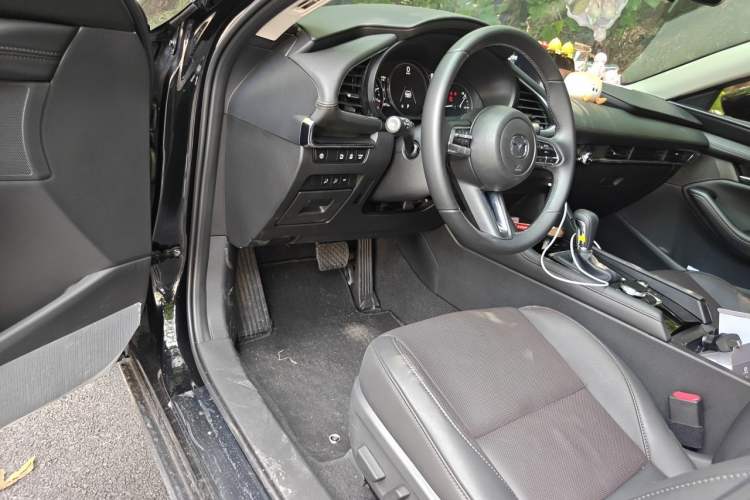 Used Mazda 3 Axela 2023 2.0L Automatic ZhiZhen Edition Driver Seat