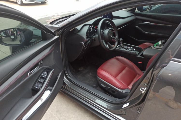 Used Mazda 3 Axela 2023 2.0L Automatic ZhiZhen Edition Driver Seat