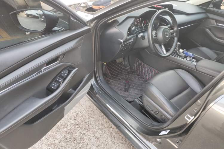 Used Mazda 3 Axela 2023 2.0L Automatic ZhiZhen Edition Driver Seat