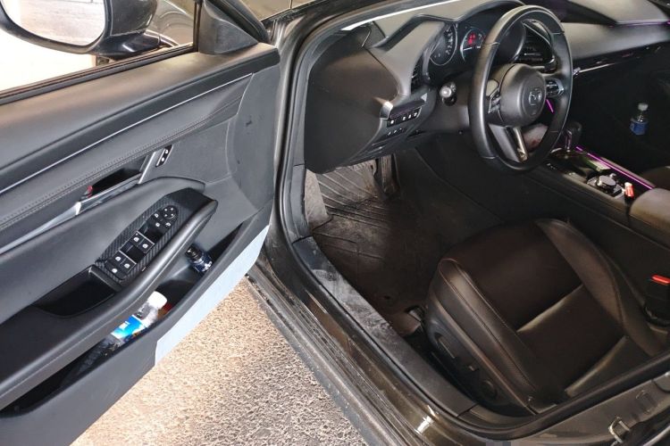 Used Mazda 3 Axela 2023 2.0L Automatic ZhiZhen Edition Driver Seat