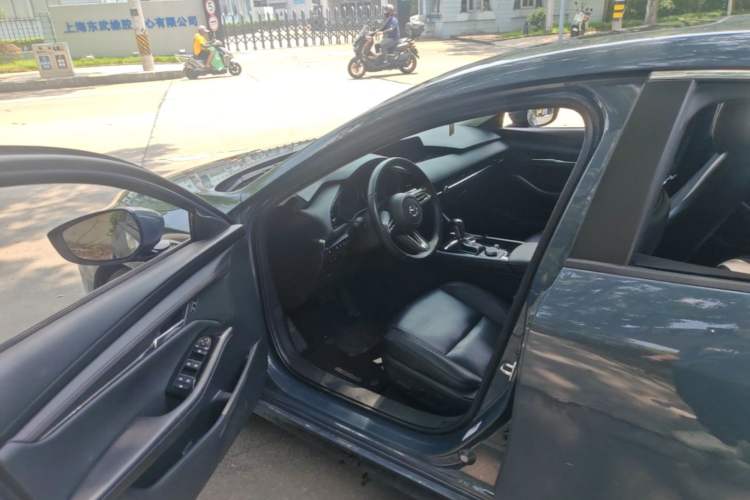 Used Mazda 3 Axela 2023 2.0L Automatic ZhiZhen Edition Driver Seat