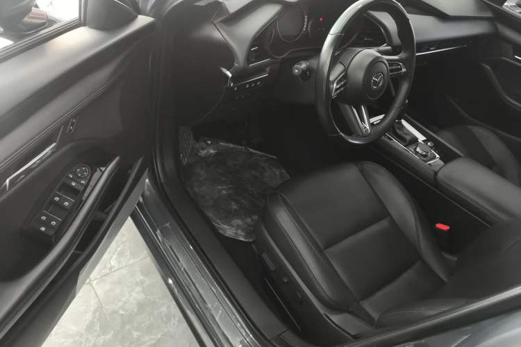 Used Mazda 3 Axela 2023 2.0L Automatic ZhiZhen Edition Driver Seat