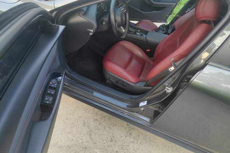 Used Mazda 3 Axela 2023 2.0L Automatic ZhiZhen Edition Driver Seat