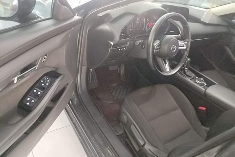 Used Mazda 3 Axela 2023 2.0L Automatic ZhiXuan Edition Driver Seat