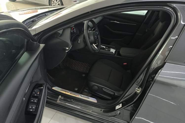 Used Mazda 3 Axela 2023 2.0L Automatic ZhiXuan Edition Driver Seat