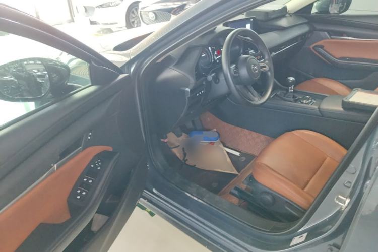Used Mazda 3 Axela 2023 1.5L Manual ZhiMei Edition Driver Seat