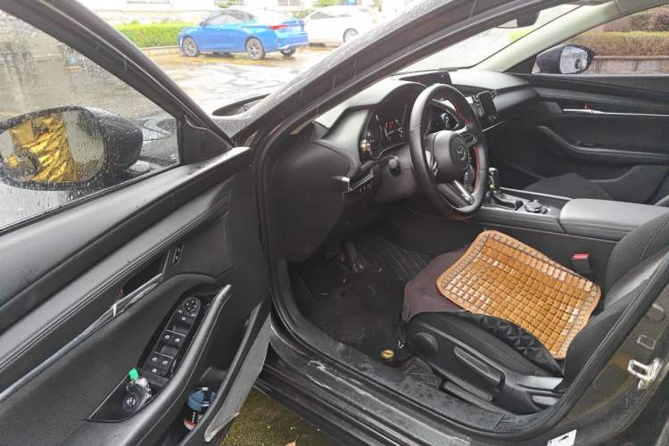 Used Mazda 3 Axela 2023 2.0L Automatic ZhiXuan Edition Driver Seat