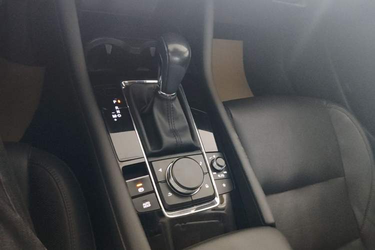 Used Mazda 3 Axela 2023 2.0L Automatic ZhiZhen Edition Gear Lever