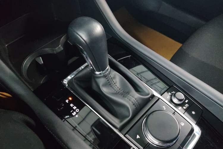 Used Mazda 3 Axela 2023 2.0L Automatic Zhiyao Edition Gear Lever