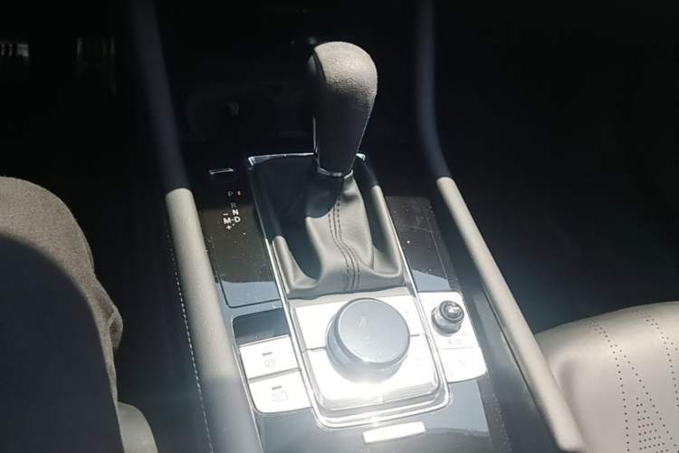 Used Mazda 3 Axela 2023 2.0L Automatic ZhiZhen Edition Gear Lever