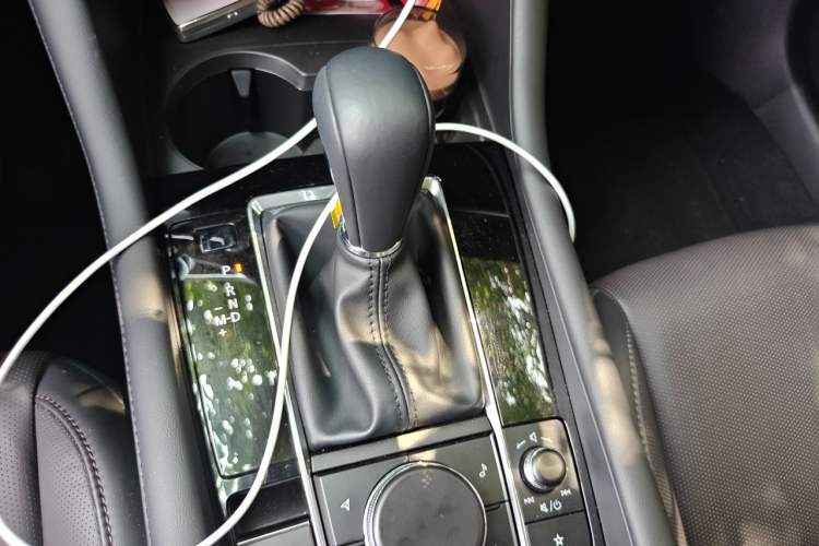 Used Mazda 3 Axela 2023 2.0L Automatic ZhiZhen Edition Gear Lever
