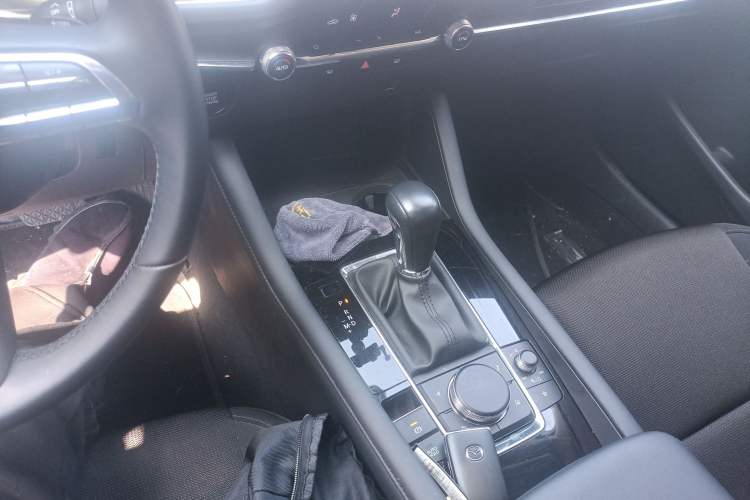 Used Mazda 3 Axela 2023 2.0L Automatic ZhiXuan Edition Gear Lever