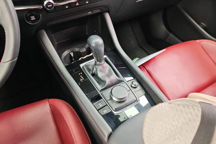 Used Mazda 3 Axela 2023 2.0L Automatic ZhiXuan Edition Gear Lever
