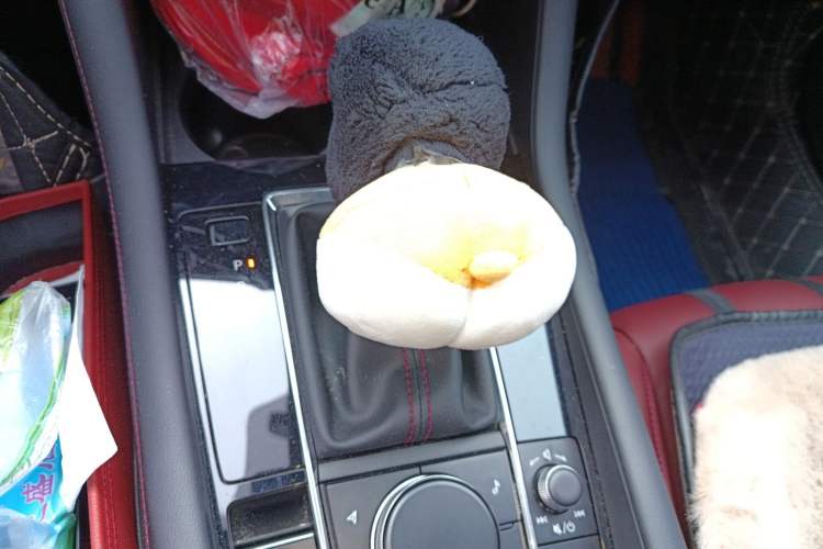 Used Mazda 3 Axela 2023 2.0L Automatic ZhiZhen Edition Gear Lever