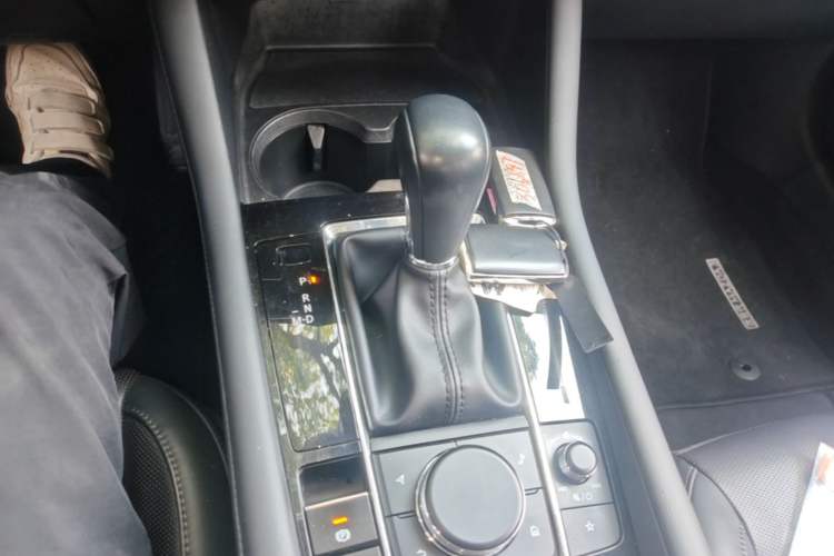 Used Mazda 3 Axela 2023 2.0L Automatic ZhiZhen Edition Gear Lever