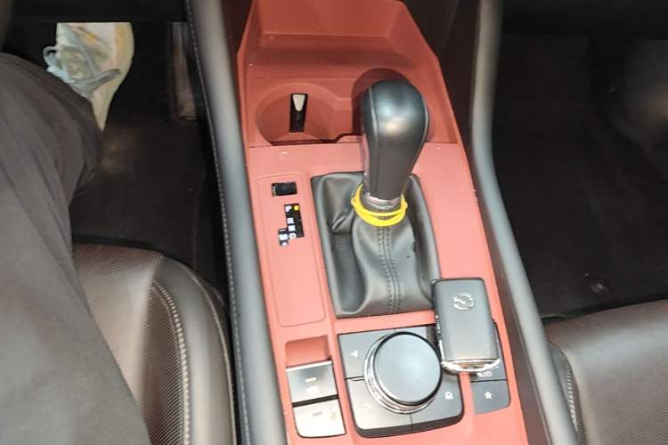 Used Mazda 3 Axela 2023 2.0L Automatic Zhiya Edition Gear Lever