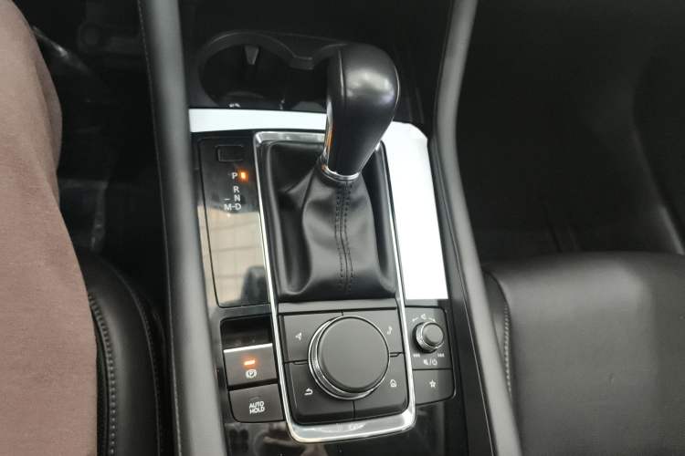 Used Mazda 3 Axela 2023 2.0L Automatic ZhiZhen Edition Gear Lever