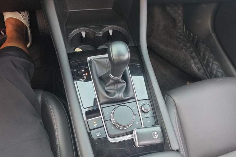 Used Mazda 3 Axela 2023 2.0L Automatic Zhiya Edition Gear Lever
