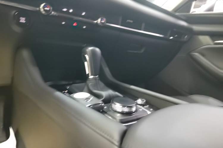 Used Mazda 3 Axela 2023 2.0L Automatic Zhiya Edition Gear Lever