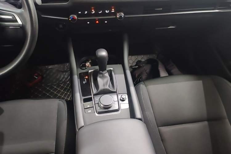 Used Mazda 3 Axela 2023 2.0L Automatic Zhiqing Edition Gear Lever