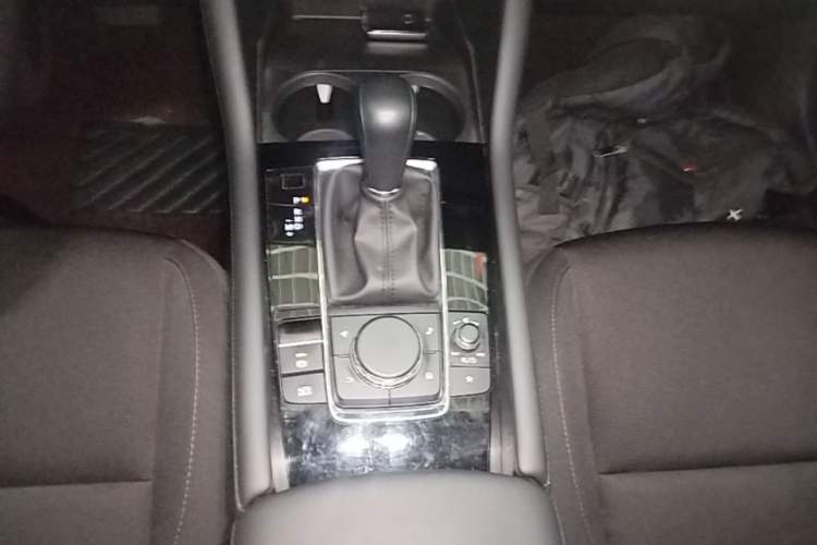 Used Mazda 3 Axela 2023 2.0L Automatic ZhiXuan Edition Gear Lever