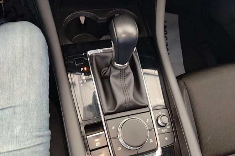 Used Mazda 3 Axela 2023 2.0L Automatic ZhiXuan Edition Gear Lever