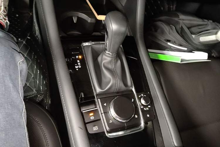 Used Mazda 3 Axela 2023 2.0L Automatic ZhiZhen Edition Gear Lever
