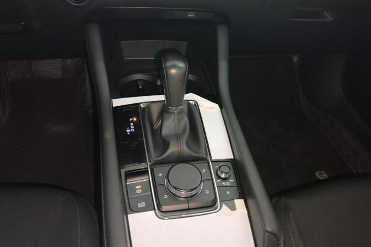 Used Mazda 3 Axela 2023 2.0L Automatic ZhiXuan Edition Gear Lever