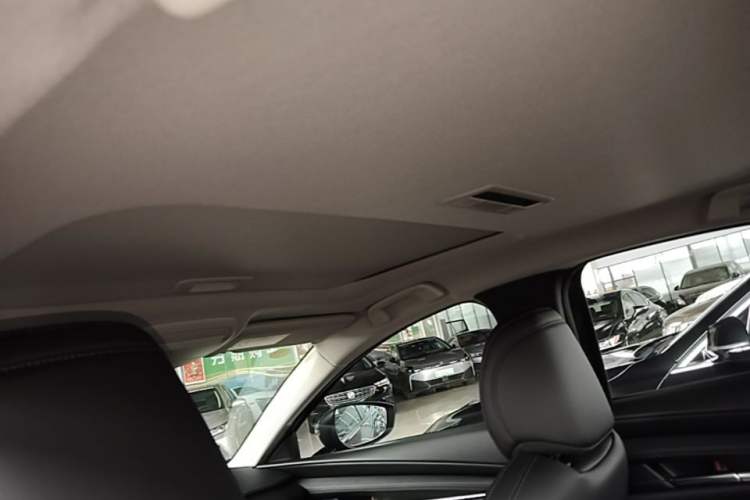 Used Mazda 3 Axela 2023 2.0L Automatic ZhiZhen Edition Headliner