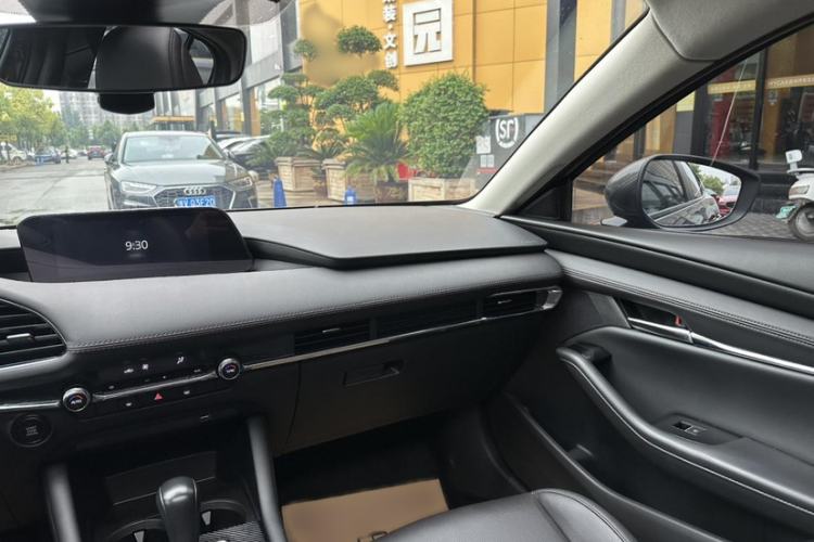 Used Mazda 3 Axela 2023 2.0L Automatic ZhiZhen Edition Interior 1