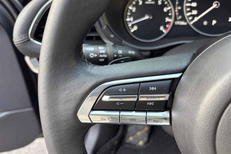 Used Mazda 3 Axela 2023 2.0L Automatic ZhiZhen Edition Interior 10