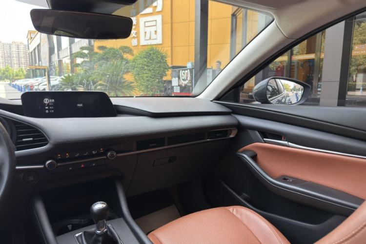 Used Mazda 3 Axela 2023 1.5L Manual ZhiMei Edition Interior 10
