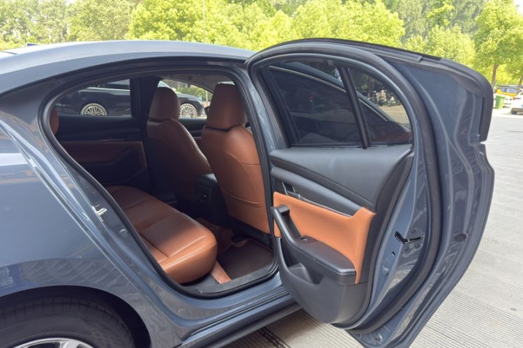Used Mazda 3 Axela 2023 1.5L Manual ZhiMei Edition Interior 13