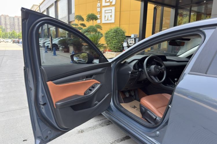 Used Mazda 3 Axela 2023 1.5L Manual ZhiMei Edition Interior 2