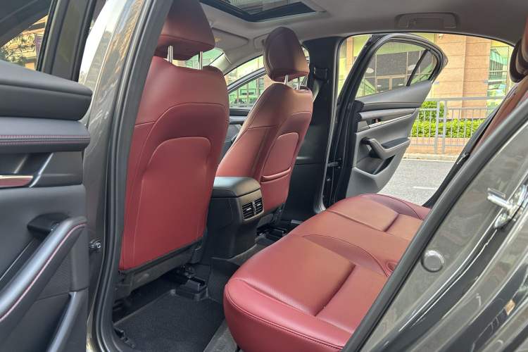 Used Mazda 3 Axela 2023 2.0L Automatic ZhiZhen Edition Interior 3