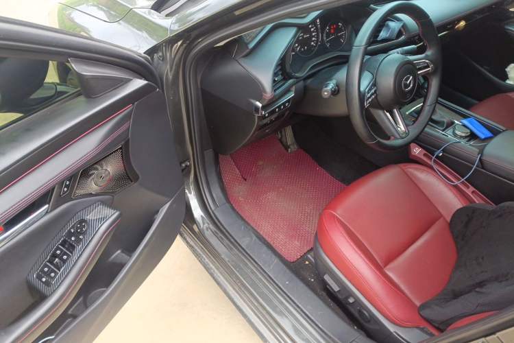 Used Mazda 3 Axela 2023 2.0L Automatic ZhiZhen Edition Interior 3